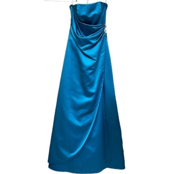 DAVID Bridal strapless gown, size 2 - Picture 1 of 5